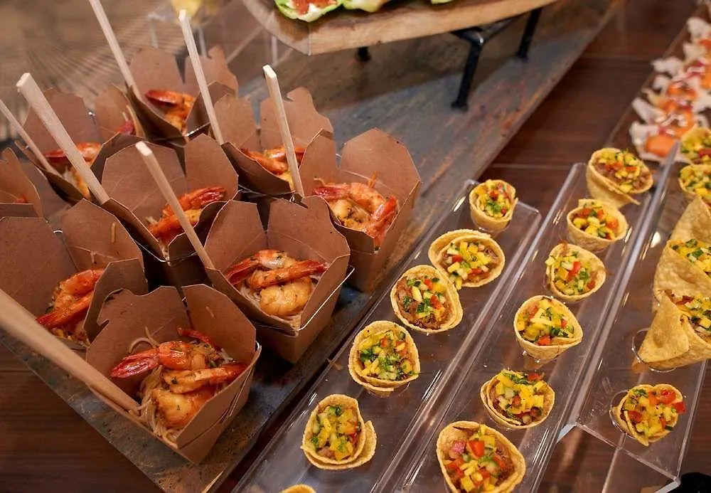 Courtyard By Marriott Toronto Downtown Otel