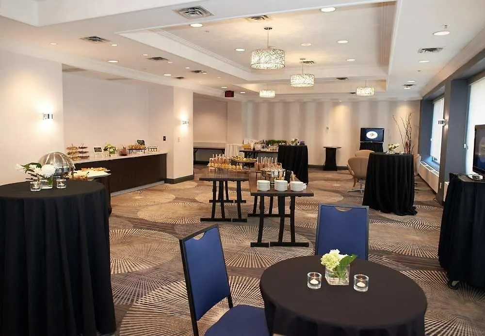 Courtyard By Marriott Toronto Downtown Otel 3*,