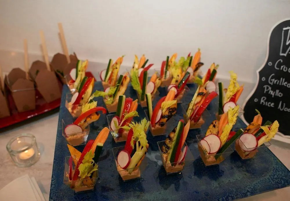 Courtyard By Marriott Toronto Downtown Otel