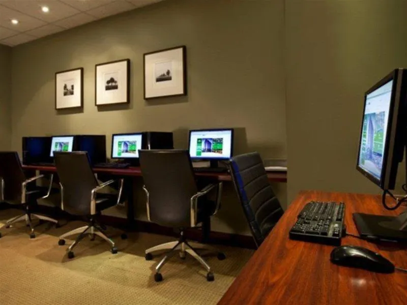 Courtyard By Marriott Toronto Downtown Otel